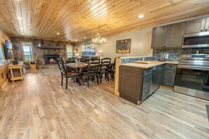 Frigorífico, microondas, horno y lavavajillas