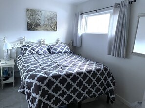 3 bedrooms, iron/ironing board, WiFi, bed sheets - Family-friendly cabin overlooking Billy Creek and the Moonridge Trail. (Pinetop-Lakeside)