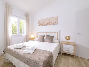 3 室のベッドルーム、アイロン / アイロン台、WiFi (無料)、ベッドシーツ