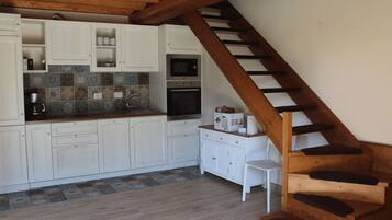 KĂŒhlschrank, Mikrowelle, Ofen, Herdplatte