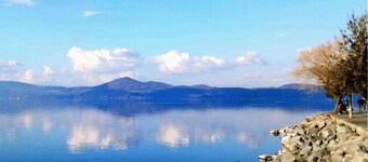 Family-friendly holiday House in Anguillara Sabazia with Parking and a Garden