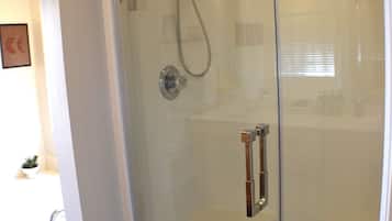 Shower, jetted bath, hair dryer, towels