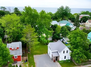 Exterior - Wellington PEC Cottage Steps to Downtown and Beach (Prince Edward)