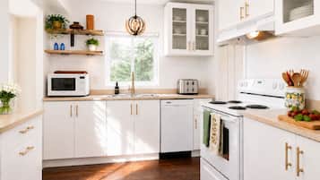Refrigerador, microondas, horno, placa de cocina