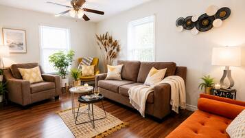 TV, fireplace, stereo