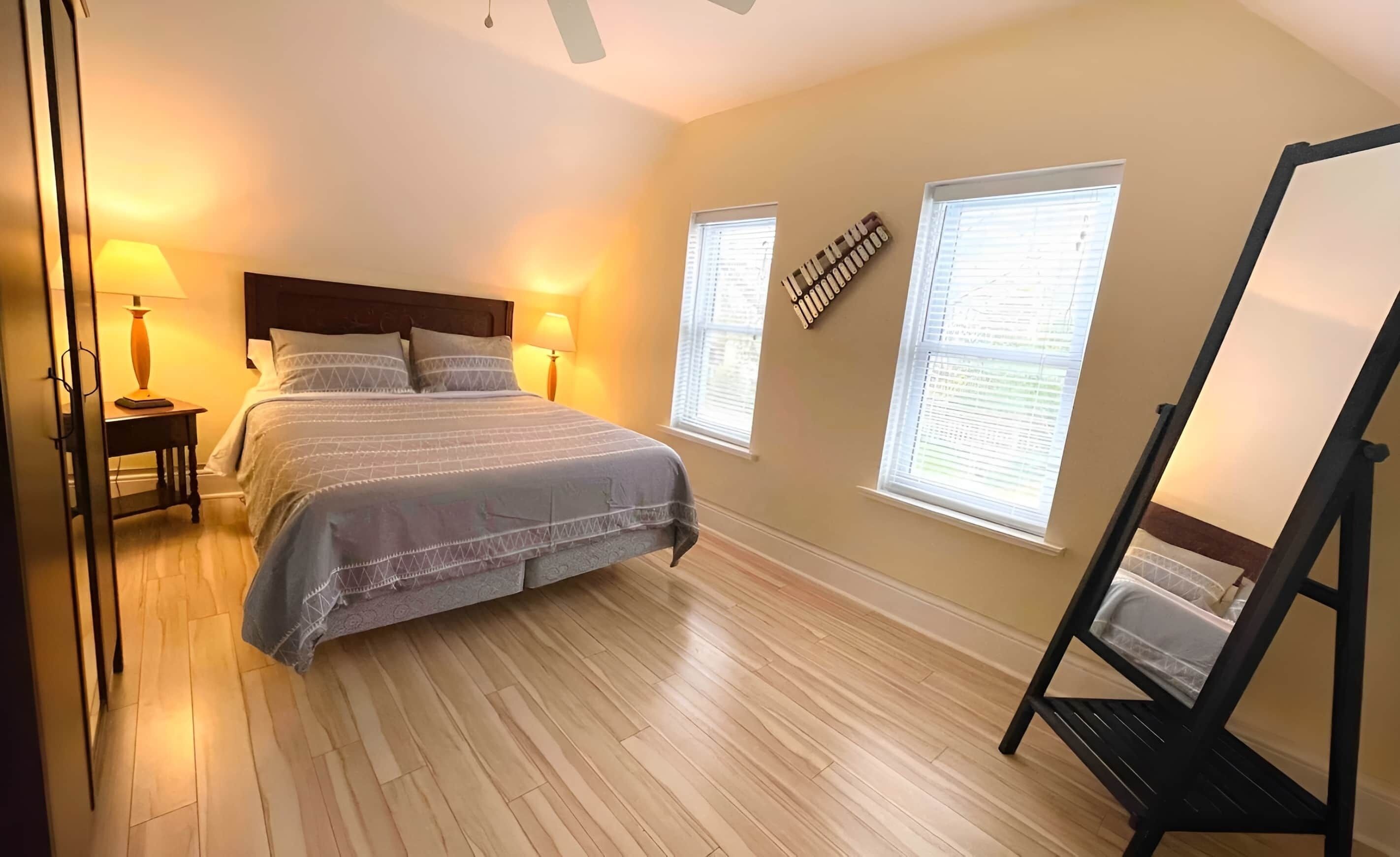 3 chambres, fer et planche à repasser, Wi-Fi, draps fournis