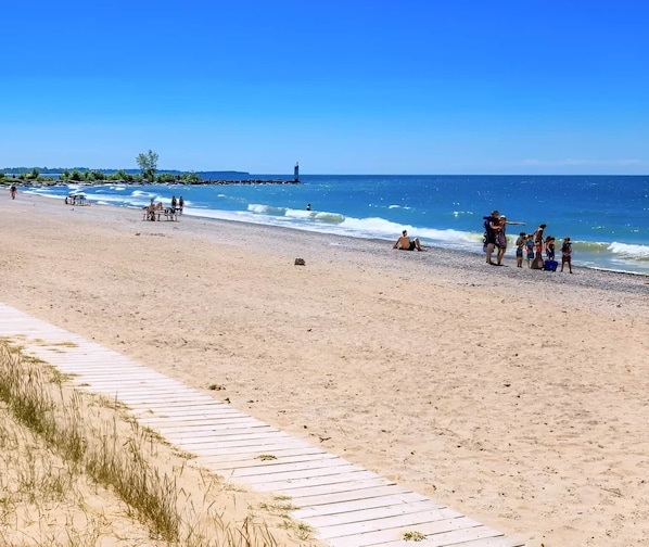 Beach towels - Wellington PEC Cottage Steps to Downtown and Beach (Prince Edward)