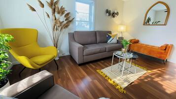 Fernseher, Kamin, Stereoanlage