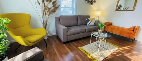 Fernseher, Kamin, Stereoanlage