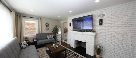 Smart TV, computer monitors
