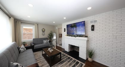 Modern 2BR Oak Lawn Home - Easy Commute to Chicago, Perfect for Longer Stays