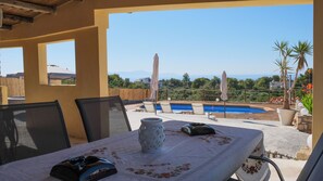 Outdoor dining - Villa Sophia (chania)