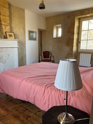 3 chambres, lit de bébé portatif, Wi-Fi, literie fournie