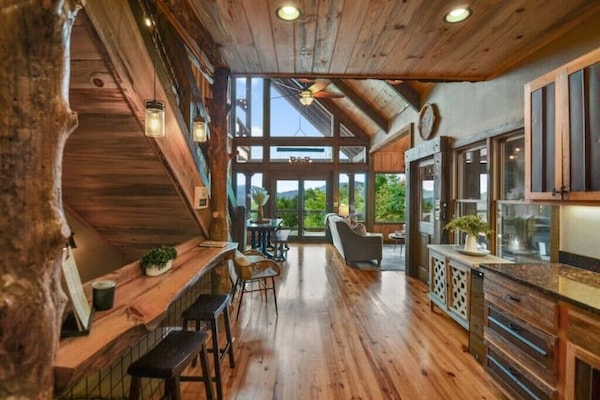 Smart-tv en een open haard