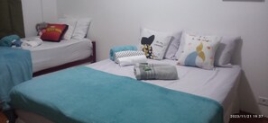 1 habitación, tabla de planchar con plancha, wifi y ropa de cama 