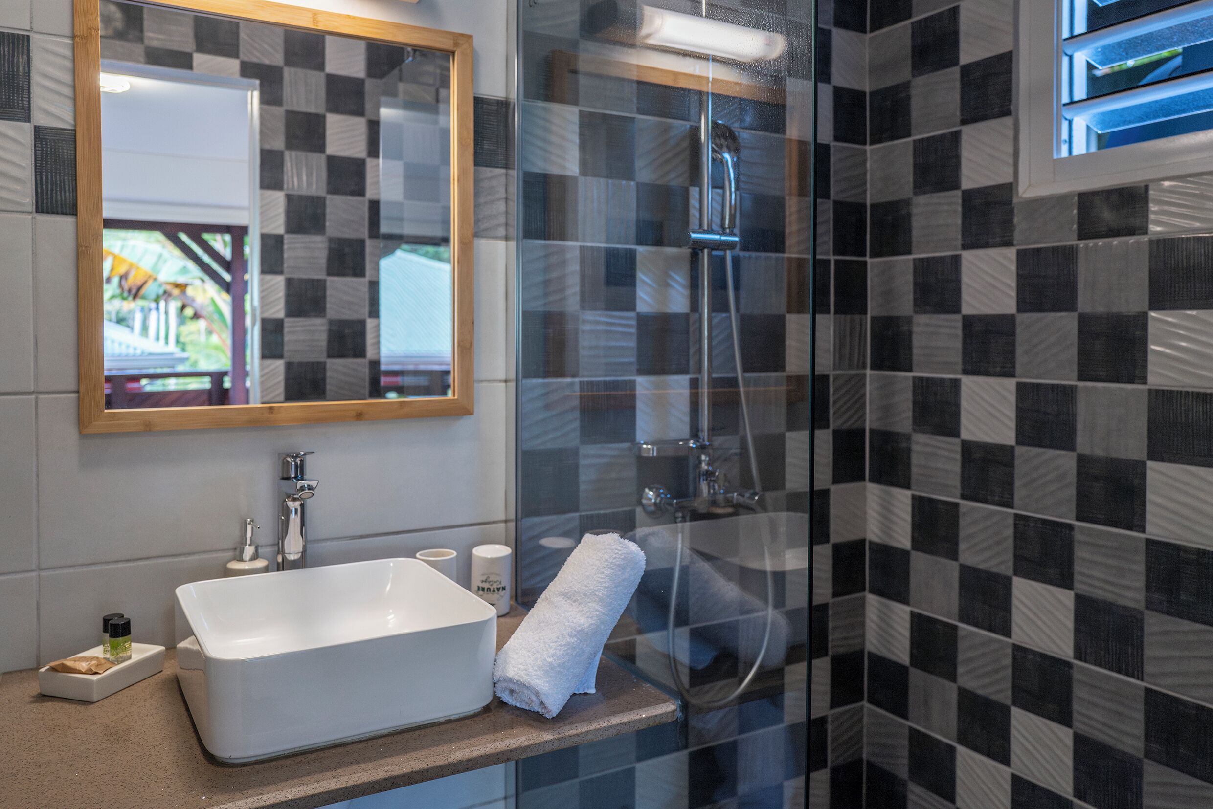 Romantic Bungalow | Bathroom | Shower, rainfall showerhead, hair dryer, bathrobes