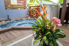Romantic Bungalow | Terrace/patio