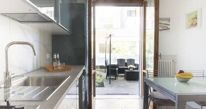 Elegant and spacious apartment with private garden and garage near the sea.