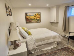 1 sovrum, skrivbord, strykjärn/strykbräda och gratis wi-fi