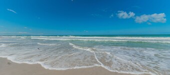 2 BEDROOM COTTAGE ON ST.PETE BEACH- FULLY RENOVATED- OUTDOOR BBQ AND DINING AREA