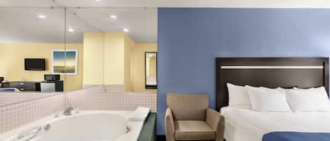 Deluxe Studio Suite, 1 Katil Raja (King), Non Smoking, Microwave | Meja, ruang kerja komputer riba, langsir/tirai gelap terus