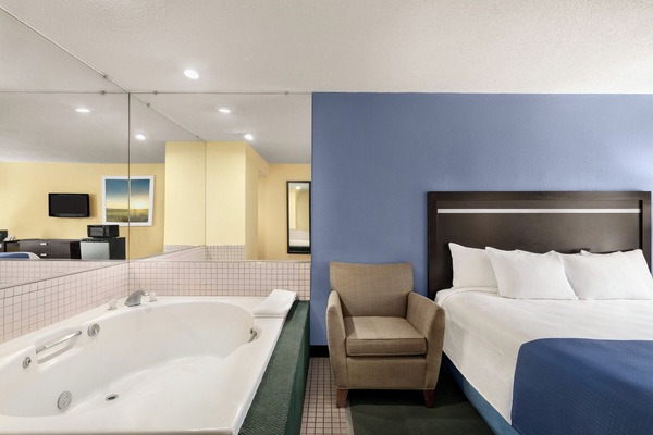 Deluxe Studio Suite, 1 King Bed, Non Smoking, Microwave | Desk, laptop workspace, blackout drapes, iron/ironing board