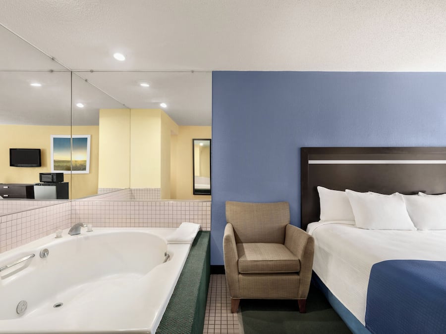 Deluxe Studio Suite, 1 King Bed, Non Smoking, Microwave | Desk, laptop workspace, blackout curtains, iron/ironing board