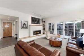 Smart TV, fireplace - Ski-In/Ski-Out PRIME LOCATION w/ Mountain Views.
Best location in Breckenridge. (Breckenridge)