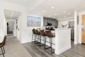 Fridge, microwave, oven, stovetop - Ski-In/Ski-Out PRIME LOCATION w/ Mountain Views.
Best location in Breckenridge. (Breckenridge)