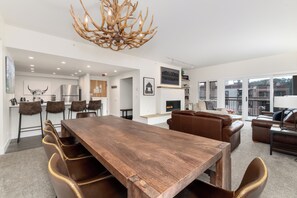 Interior - Ski-In/Ski-Out PRIME LOCATION w/ Mountain Views.
Best location in Breckenridge. (Breckenridge)