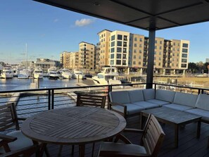 Outdoor dining - Journey @ The Cove Riverwalk Villas (Wilmington)