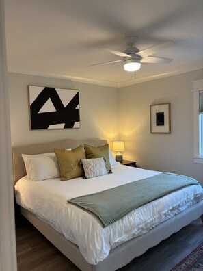 2 makuuhuonetta, työpöytä, silitysrauta/-lauta, ilmainen Wi-Fi