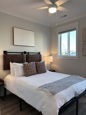 2 habitaciones, escritorio, tabla de planchar con plancha y wifi gratis 