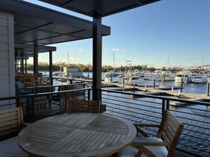 Outdoor dining - Journey @ The Cove Riverwalk Villas (Wilmington)