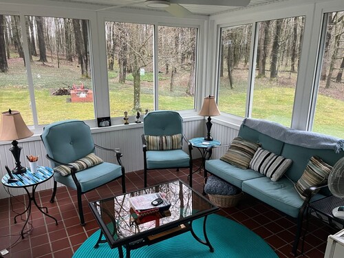 Easy access to tri-state attractions.  Lakes, golf, wildlife and more.  