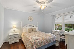 4 bedrooms, desk, free WiFi, bed sheets