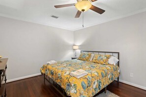 4 chambres, bureau, Wi-Fi gratuit, draps fournis