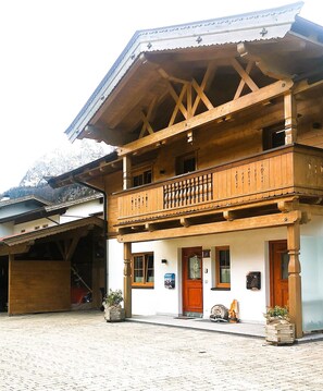 Exterior detail - Tiroler Boutique-apartment: Ruhe und Entspannung in der Kitzbüheler Alpenregion (Tirol)