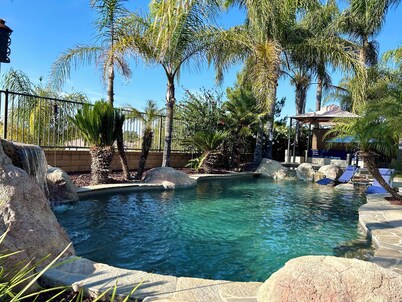 5 Mins to Temecula Wine Country; resort-like pool spa with amazing sunset views!