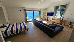 3 bedrooms, iron/ironing board, WiFi, bed sheets - Holiday Home Sunrise - Three Bedroom Holiday Home (Omis)