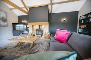 Smart TV, fireplace