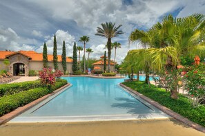 Piscine extérieure, piscine chauffée