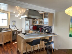 Fridge, microwave, oven, stovetop - Luxury 2 BR Private Flat in San Francisco (San Francisco)