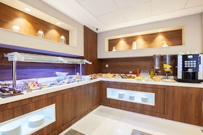 Buffet déjeuner gratuit tous les jours