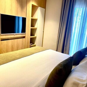 Premium bedding, minibar, in-room safe, laptop workspace - IBIRIS Hotel (Oran)