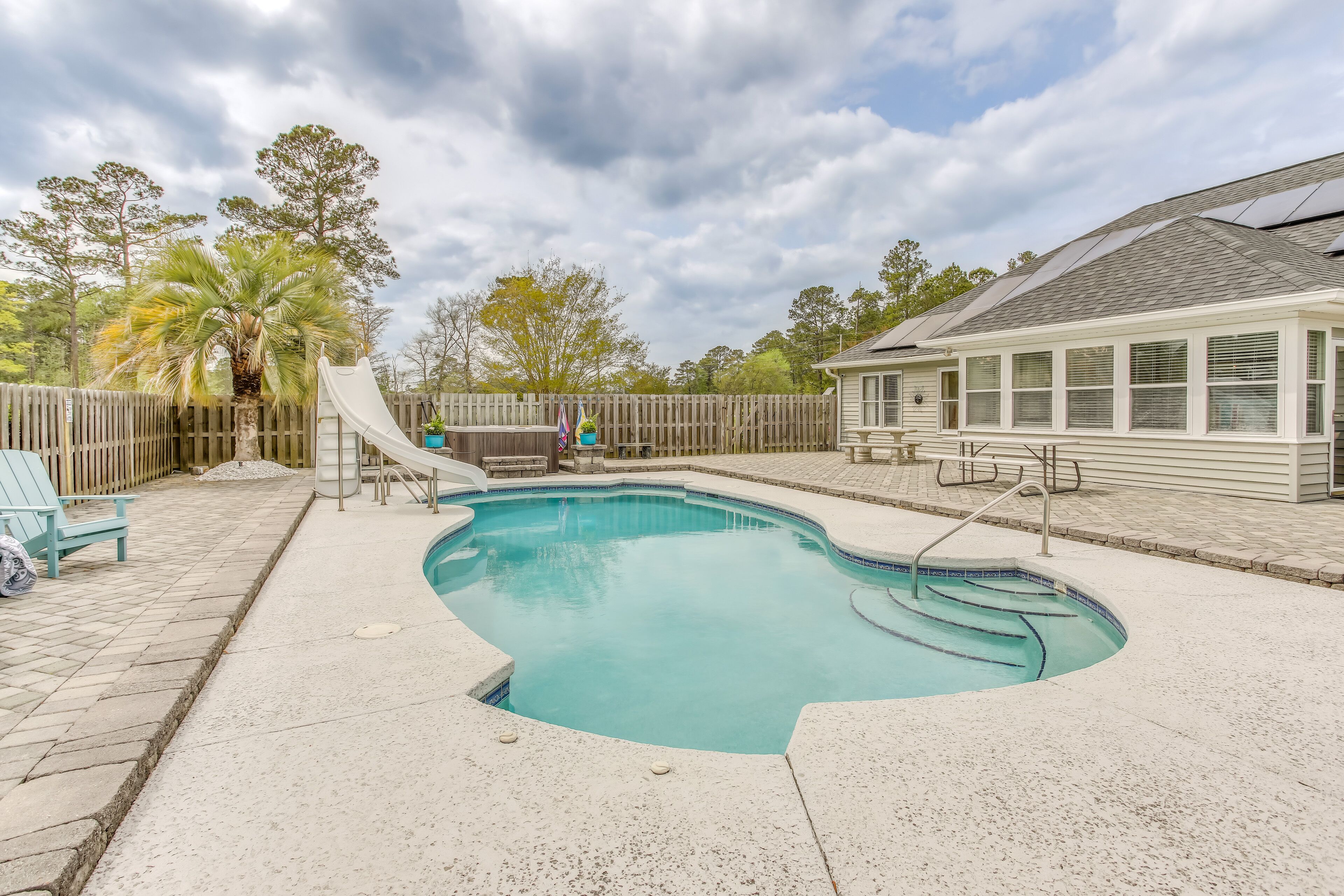 Longs Getaway w/ Pool & Hot Tub - 13 Mi to Beach!