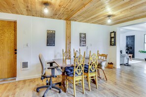 Dining - Oregon Vacation Rental ~ 1/2 Mi to Santiam River! (Gates)