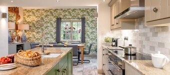 Henry - Holiday At Home