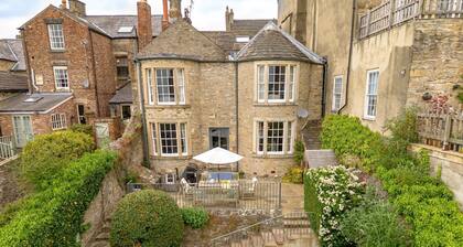 30 Frenchgate - a house that sleeps 10 guests in 5 bedrooms