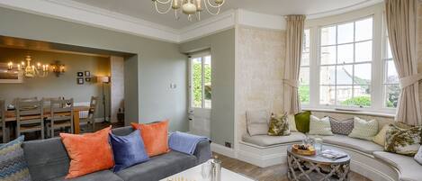 Smart TV, fireplace, stereo
